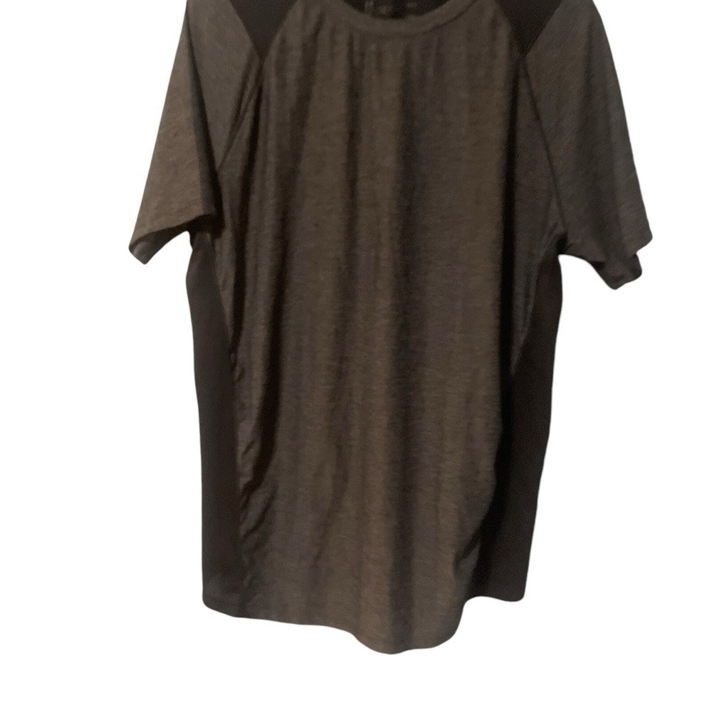 UnderArmour Men's Gray and Black Large T-Shirt